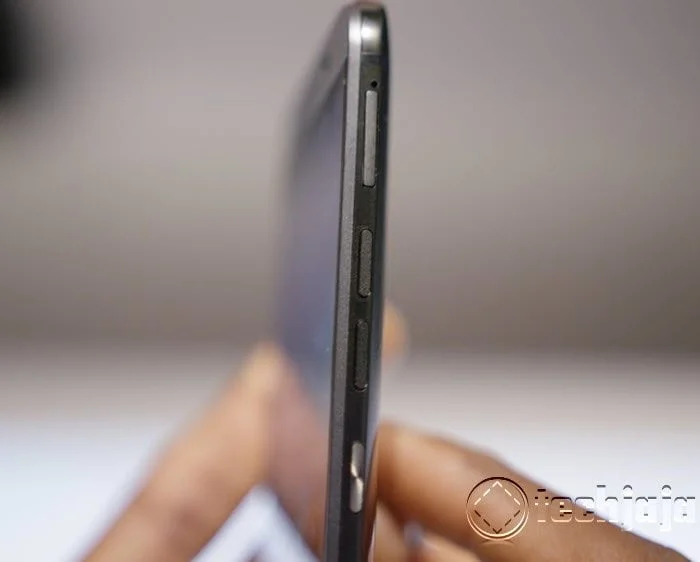 HTC One M9_side buttons