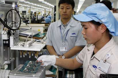 Samsung workers injured in another serious gas leak at chip plant