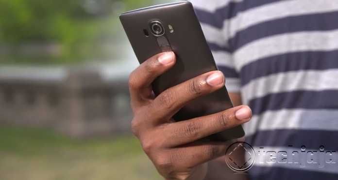 LG G4 review hardware using in hand