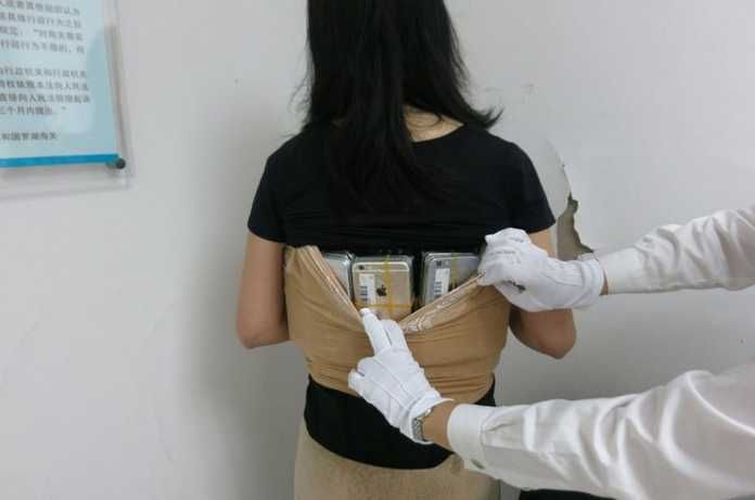 iPhone smuggle in China 1 iPhone smuggle in China 1