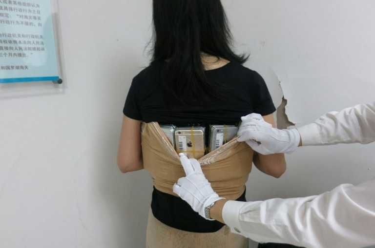 iPhone smuggle in China 1