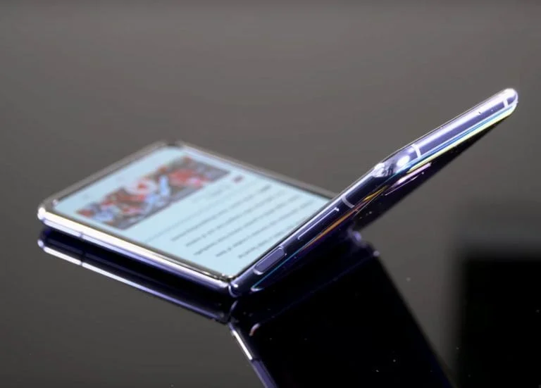 Galaxy Z Flip_2 folable phone