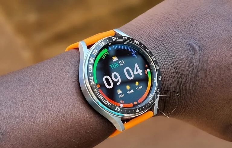 Round Vs rectangle smartwatch Galaxy Smartwatch 4 Classic Watch 5