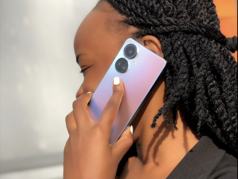 Camon 19 Pro in use