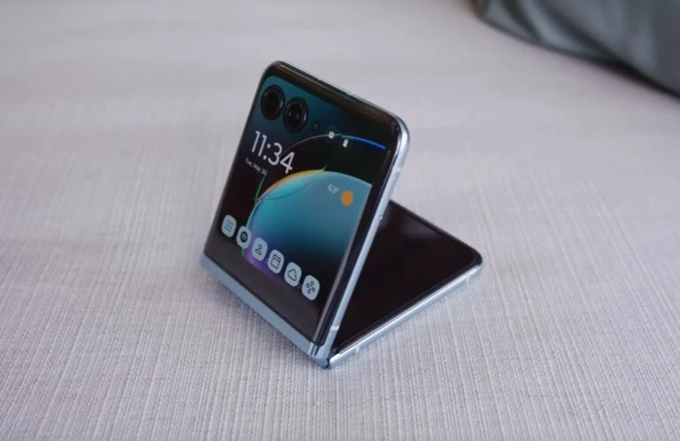 Razr Plus main