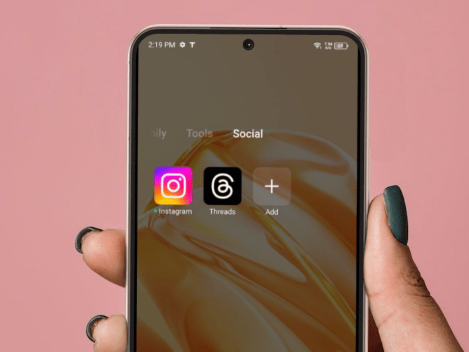 threads-vs-instagram-what-do-you-post-where-techjaja