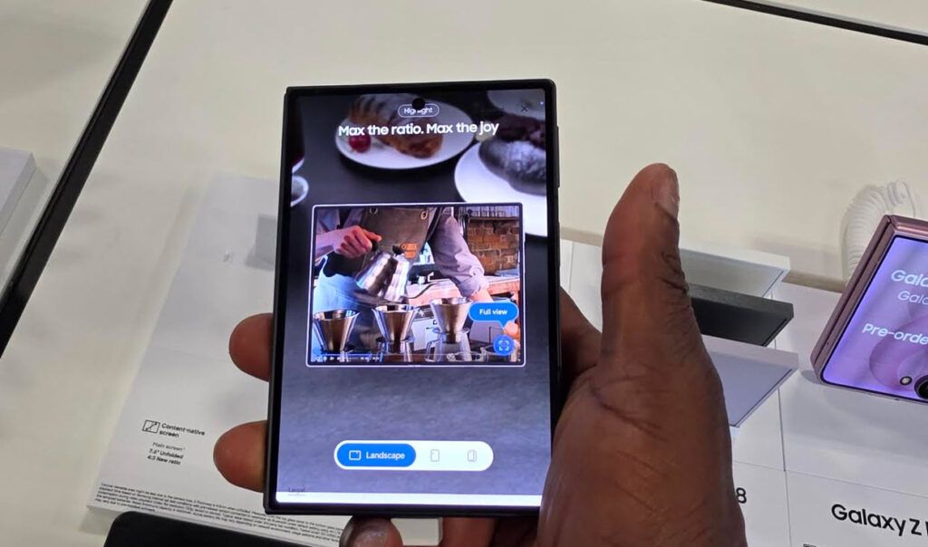 Samsung Galaxy Z Fold 8 _Cover Screen