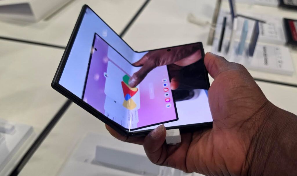 Samsung Galaxy Z Fold 8_ Flip